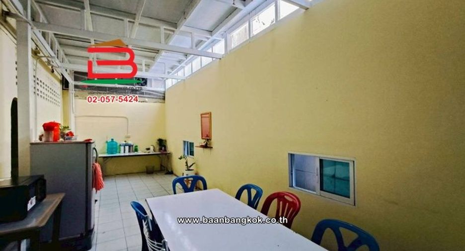 Gewerbefläche zum Kauf mit 4 Zimmer in Wang Thonglang, Bangkok