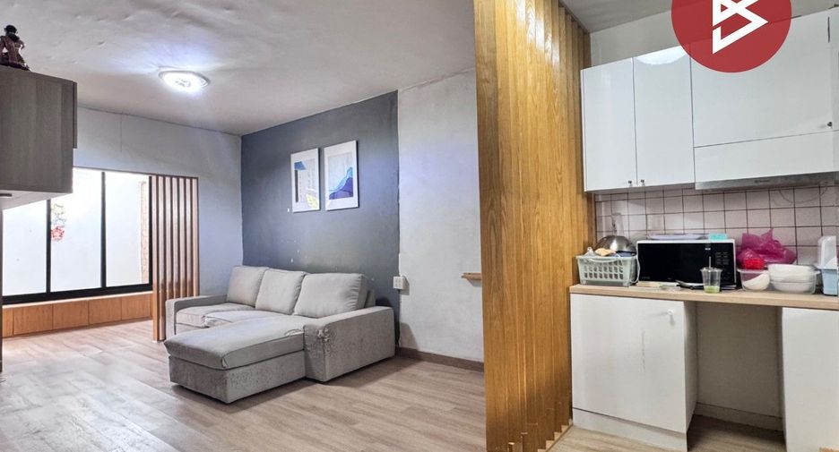 For sale 3 bedrooms townhouse in Mueang Pathum Thani, Pathum Thani