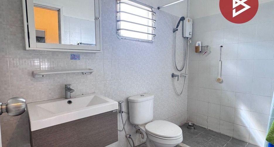 For sale 3 bedrooms townhouse in Mueang Pathum Thani, Pathum Thani