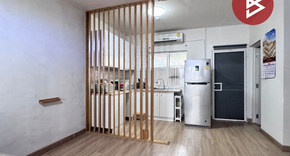 For sale 3 bedrooms townhouse in Mueang Pathum Thani, Pathum Thani