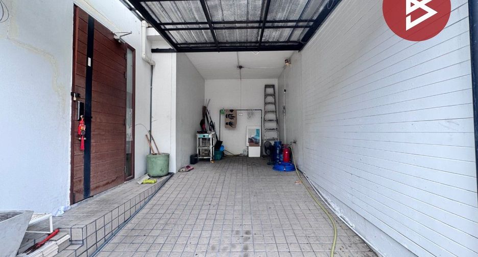 For sale 3 bedrooms townhouse in Mueang Pathum Thani, Pathum Thani