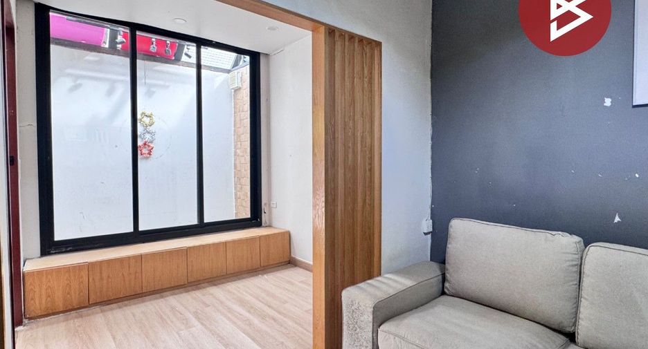 For sale 3 bedrooms townhouse in Mueang Pathum Thani, Pathum Thani
