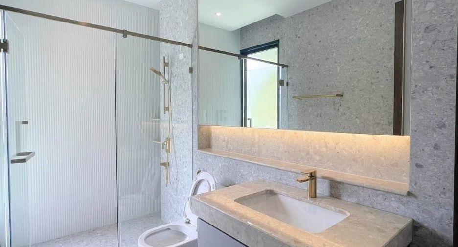 Casa en alquiler de 4 habitaciones en Bang Kapi, Bangkok