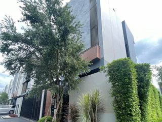 Casa en alquiler de 4 habitaciones en Bang Kapi, Bangkok