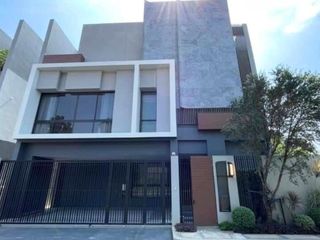 Casa en alquiler de 4 habitaciones en Bang Kapi, Bangkok