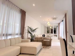 Casa en alquiler de 4 habitaciones en Bang Kapi, Bangkok