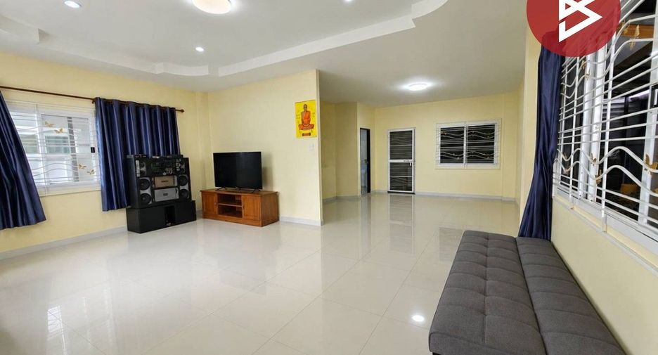 For sale 3 ベッドルーム townhouse in Si Racha, Chonburi