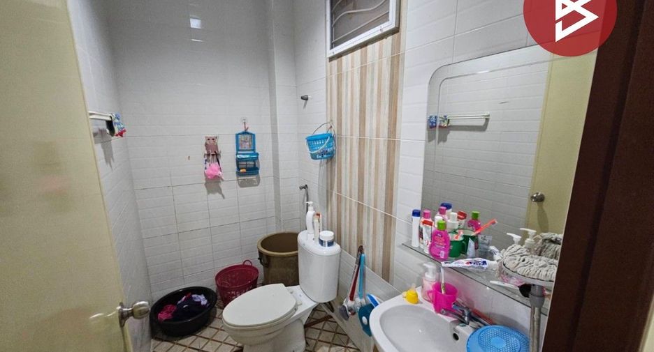 For sale 3 ベッドルーム townhouse in Si Racha, Chonburi