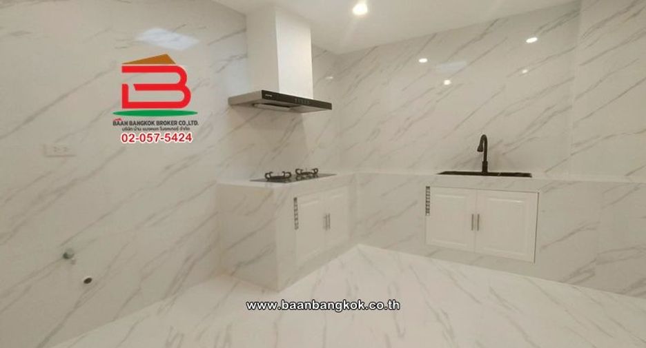 For rent 2 bedrooms townhouse in Sai Mai, Bangkok