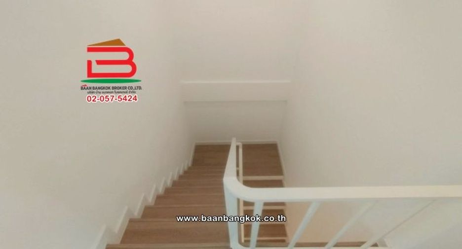 For rent 2 bedrooms townhouse in Sai Mai, Bangkok
