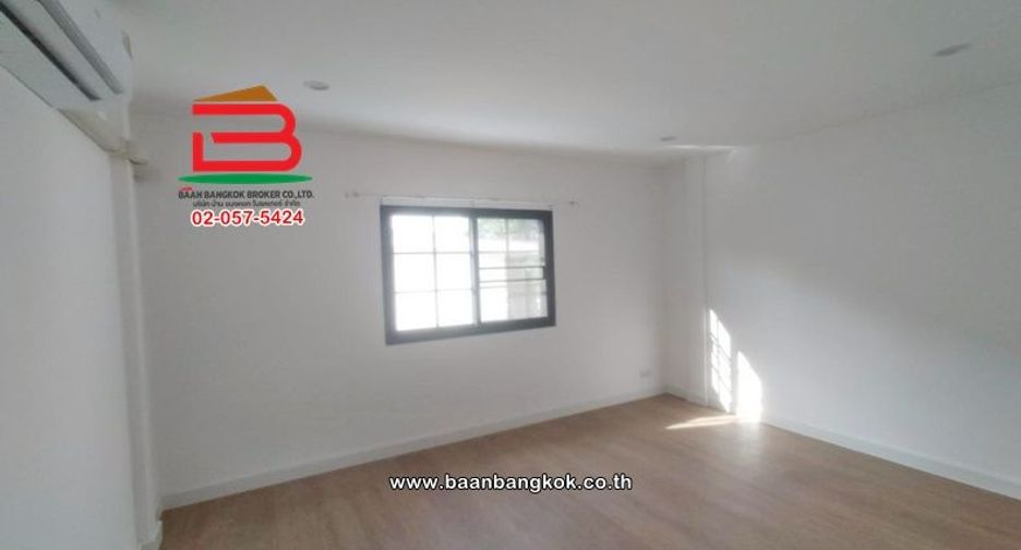 For rent 2 bedrooms townhouse in Sai Mai, Bangkok