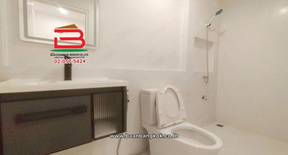 For rent 2 bedrooms townhouse in Sai Mai, Bangkok