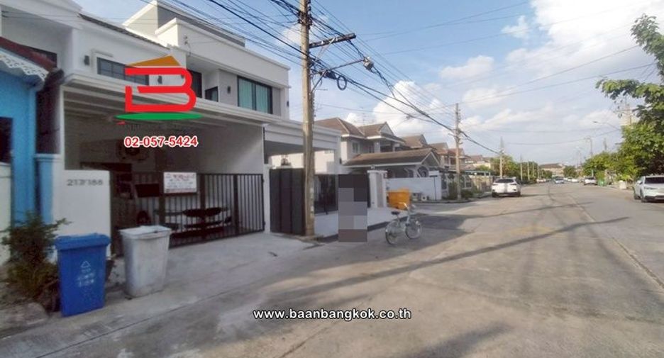 For rent 2 bedrooms townhouse in Sai Mai, Bangkok