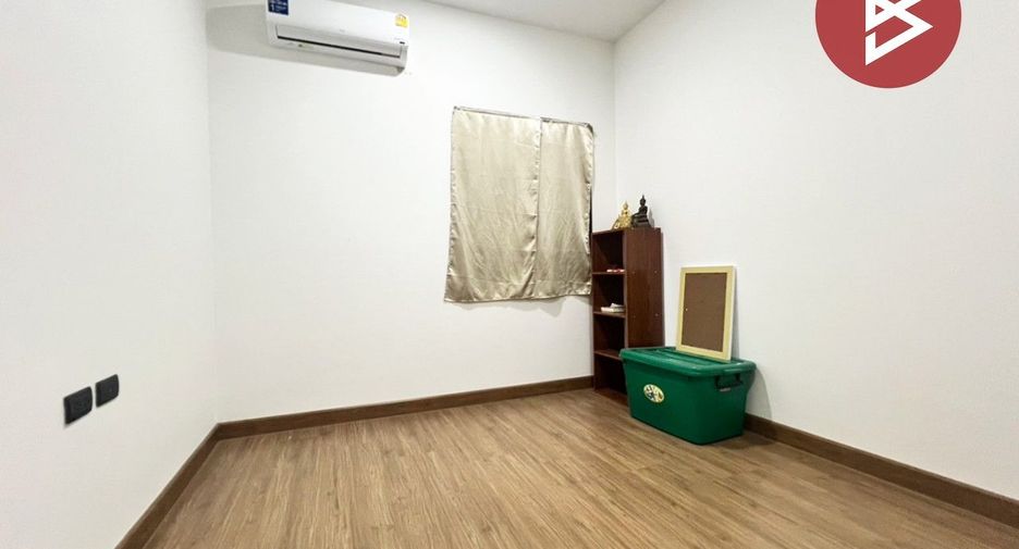 For sale 4 bedrooms townhouse in Mueang Chon Buri, Chonburi