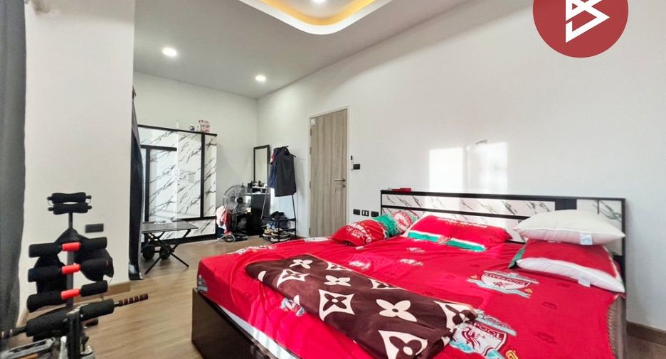 For sale 4 bedrooms townhouse in Mueang Chon Buri, Chonburi