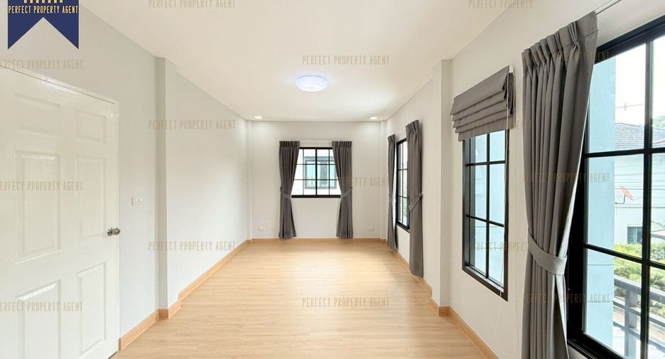 Casa en venta de 4 habitaciones en Khlong Sam Wa, Bangkok