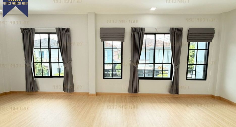 Casa en venta de 4 habitaciones en Khlong Sam Wa, Bangkok