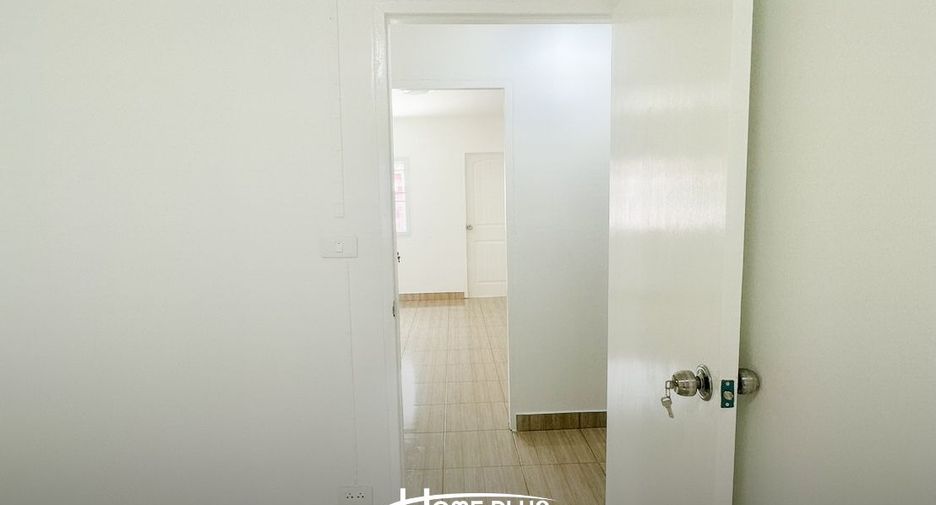 Casa adosada en venta de 2 habitaciones en Lat Krabang, Bangkok