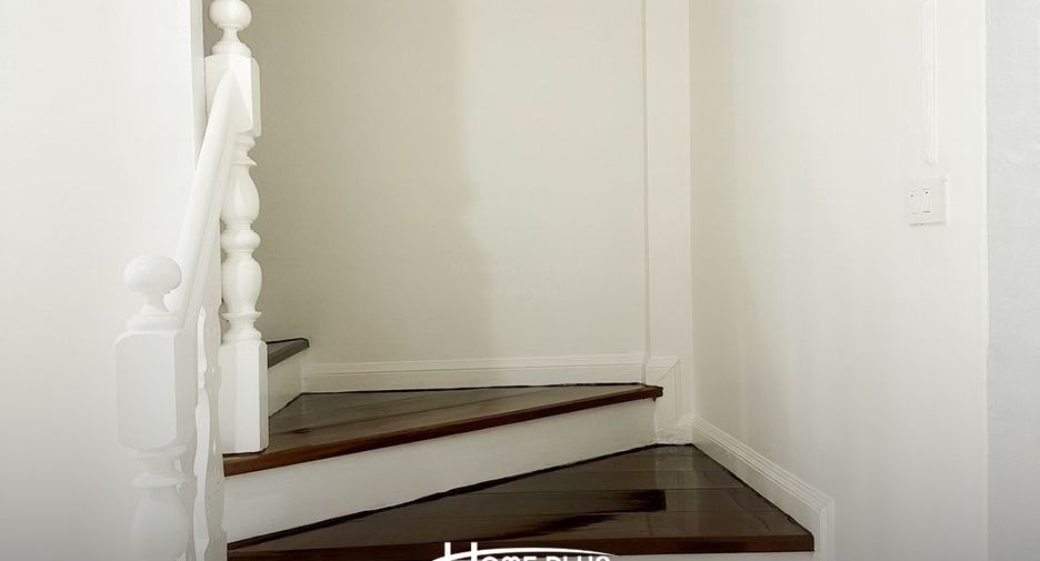 Casa adosada en venta de 2 habitaciones en Lat Krabang, Bangkok
