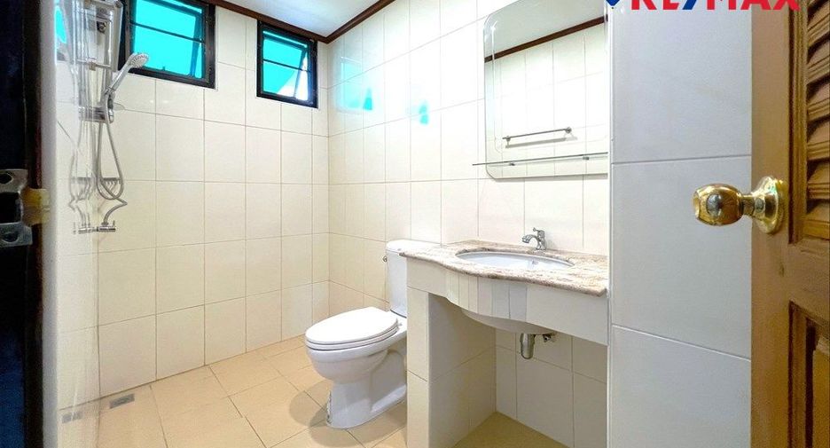 For sale 5 bedrooms house in Bang Lamung, Chonburi