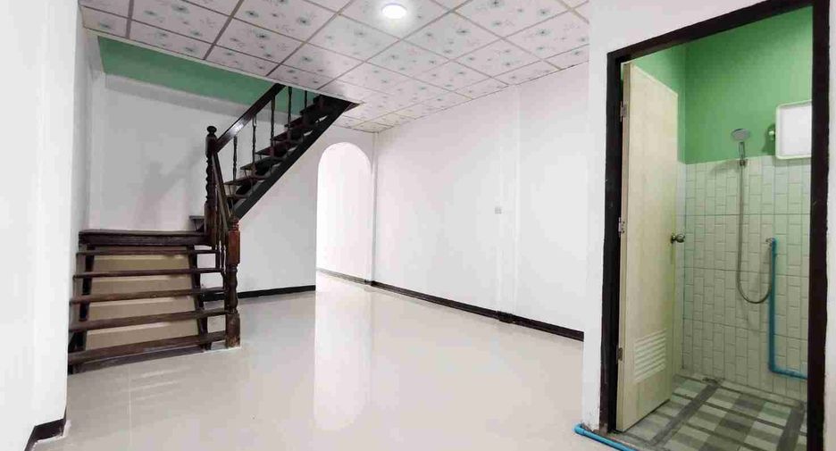 For sale 3 bedrooms townhouse in Mueang Samut Prakan, Samut Prakan