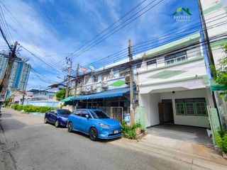 For sale 3 bedrooms townhouse in Mueang Samut Prakan, Samut Prakan
