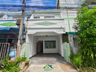 For sale 3 bedrooms townhouse in Mueang Samut Prakan, Samut Prakan
