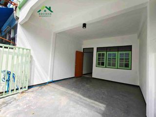 For sale 3 bedrooms townhouse in Mueang Samut Prakan, Samut Prakan