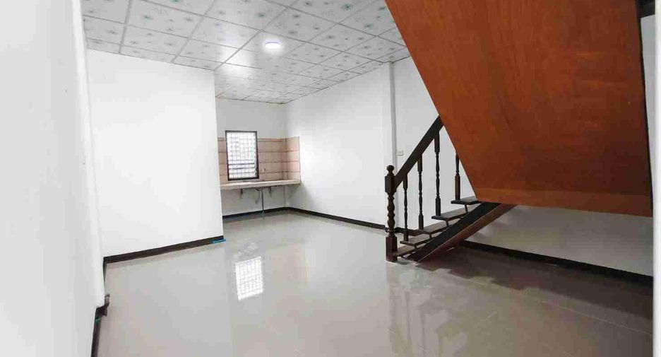 For sale 3 bedrooms townhouse in Mueang Samut Prakan, Samut Prakan