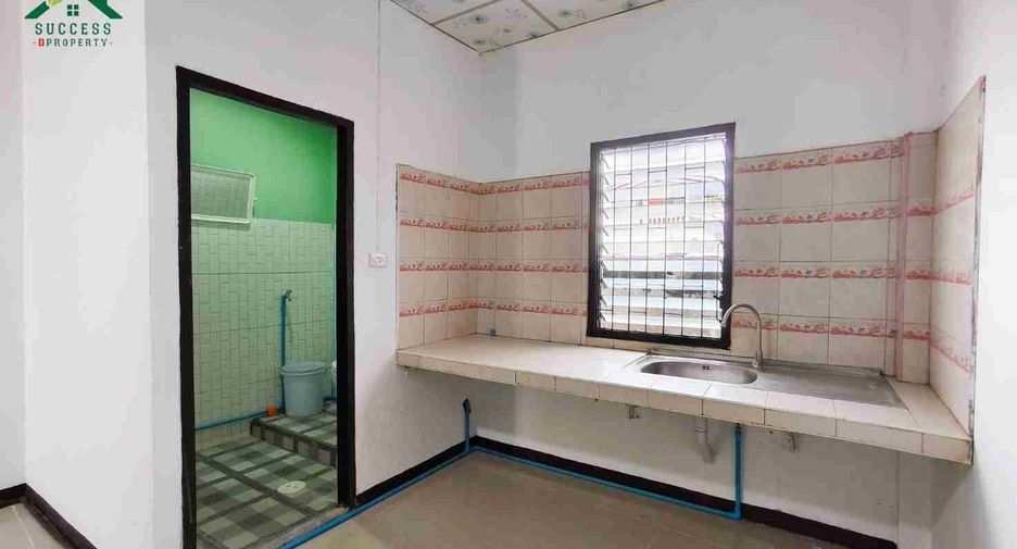 For sale 3 bedrooms townhouse in Mueang Samut Prakan, Samut Prakan