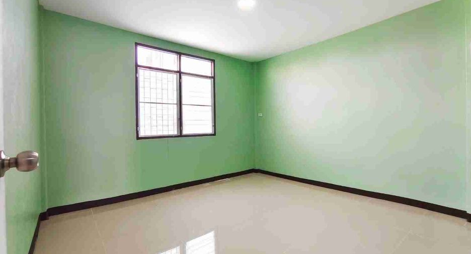 For sale 3 bedrooms townhouse in Mueang Samut Prakan, Samut Prakan