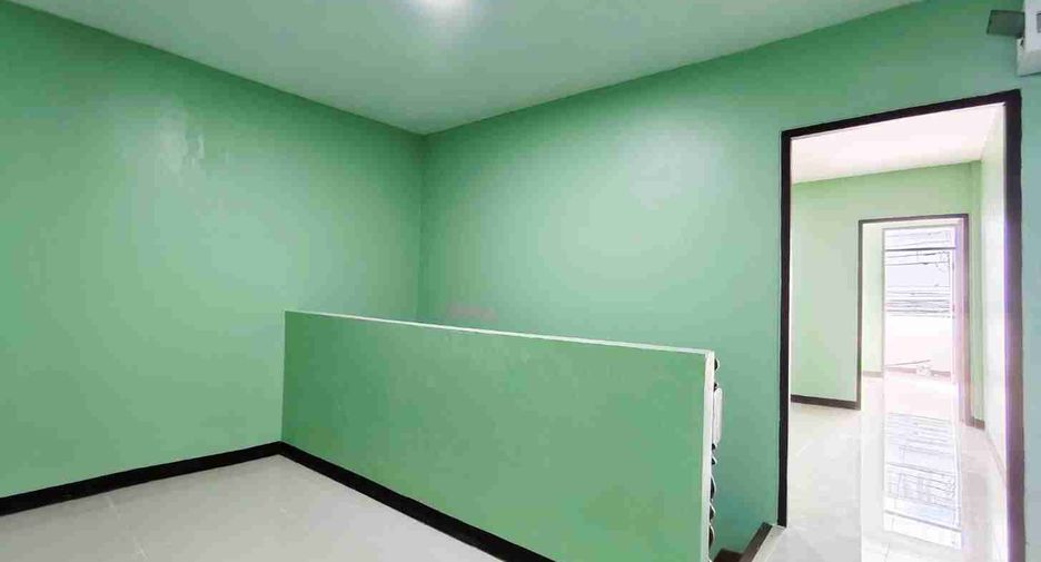 For sale 3 bedrooms townhouse in Mueang Samut Prakan, Samut Prakan
