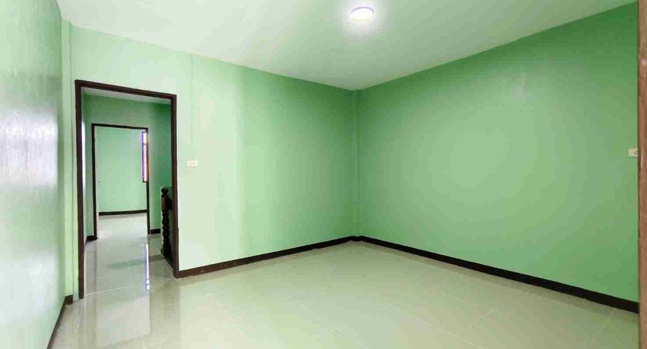 For sale 3 bedrooms townhouse in Mueang Samut Prakan, Samut Prakan