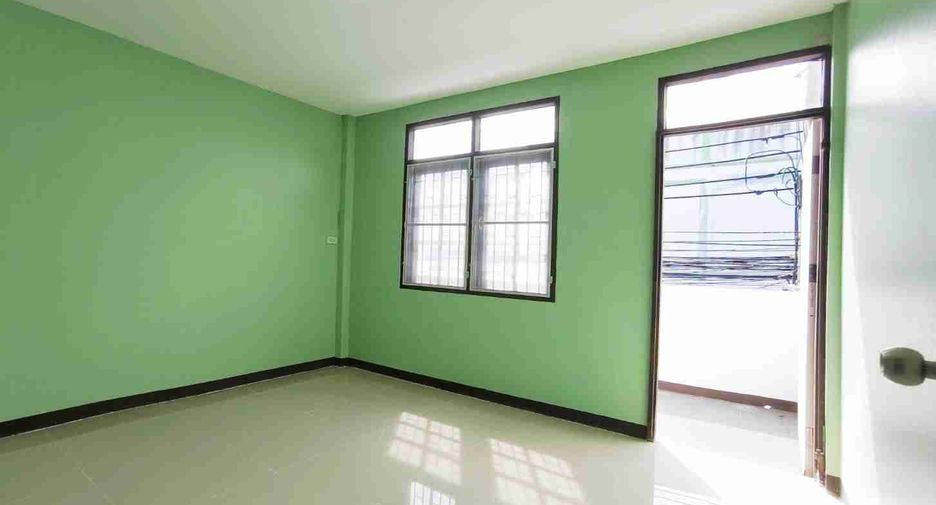 For sale 3 bedrooms townhouse in Mueang Samut Prakan, Samut Prakan