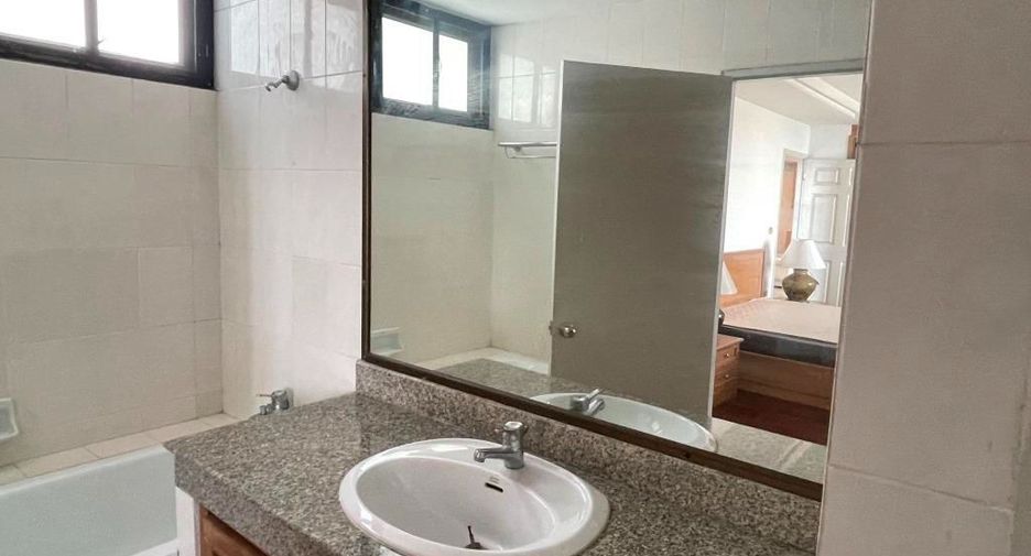 For rent 3 ベッドルーム apartment in Sathon, Bangkok