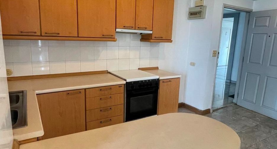 For rent 3 ベッドルーム apartment in Sathon, Bangkok