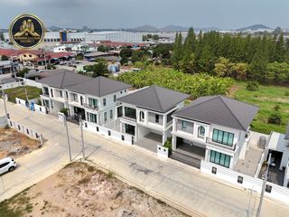 Casa en venta de 4 habitaciones en Si Racha, Chonburi