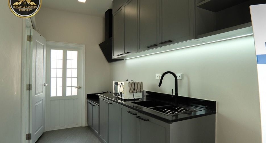 Casa en venta de 4 habitaciones en Si Racha, Chonburi