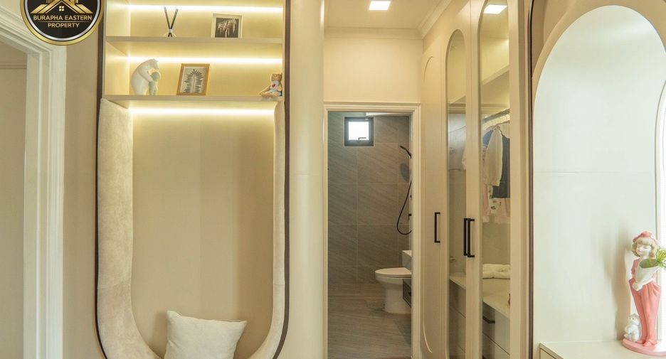 Casa en venta de 4 habitaciones en Si Racha, Chonburi