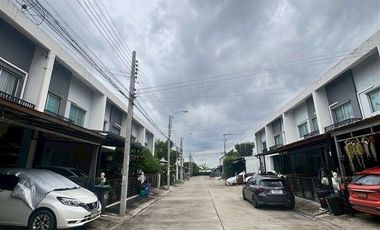 For sale 2 bedrooms townhouse in Bang Khun Thian, Bangkok