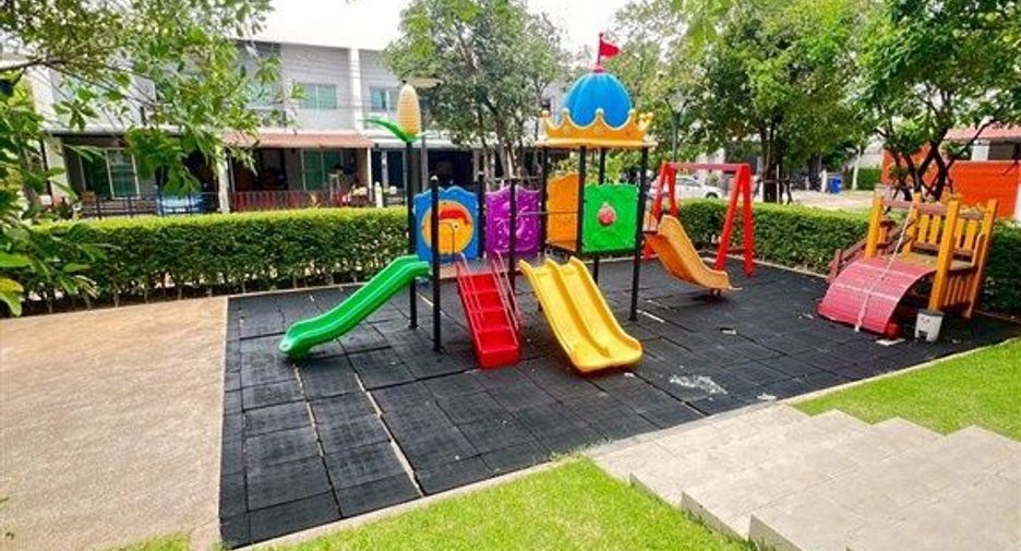 For sale 2 bedrooms townhouse in Bang Khun Thian, Bangkok