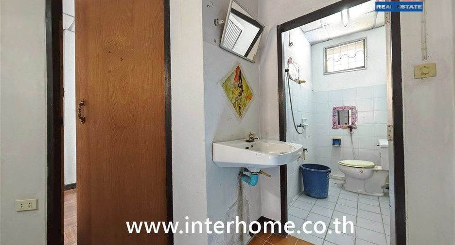 Casa adosada en venta de 2 habitaciones en Thawi Watthana, Bangkok
