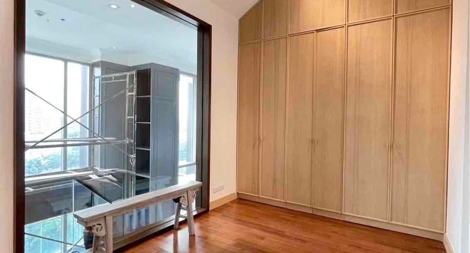 For sale 2 bedrooms condo in Khlong Toei, Bangkok
