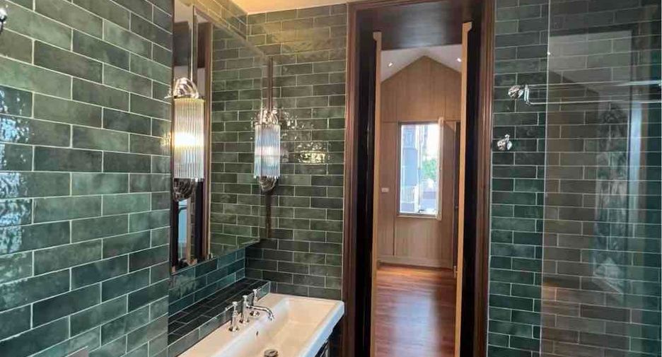 For sale 2 bedrooms condo in Khlong Toei, Bangkok
