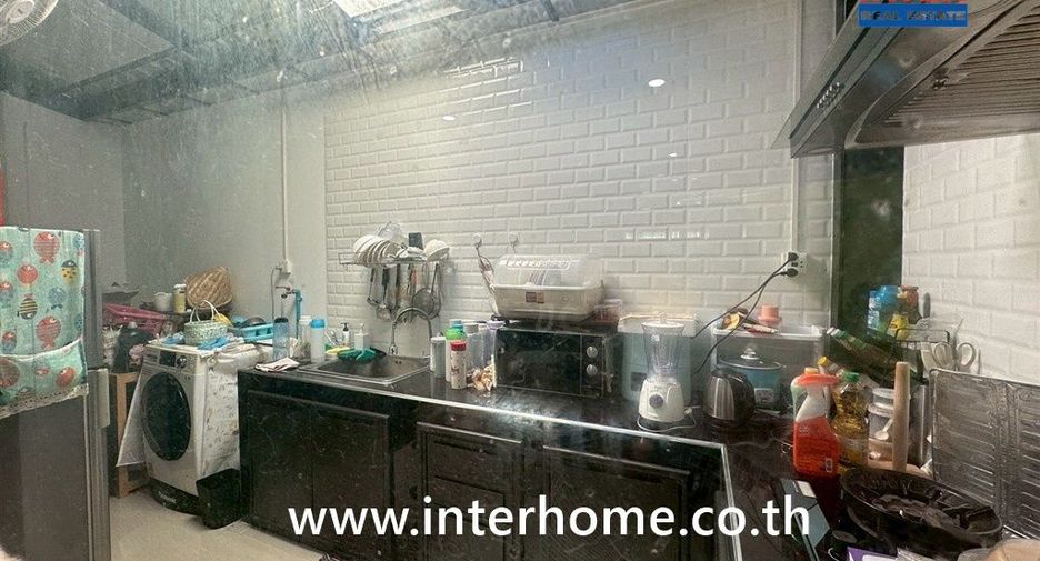 For sale 3 bedrooms townhouse in Khlong Luang, Pathum Thani