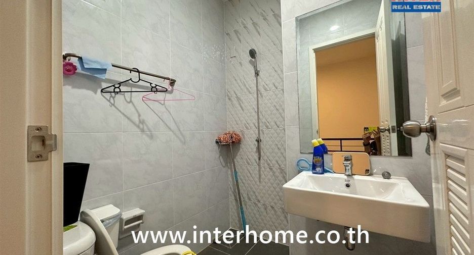 For sale 3 bedrooms townhouse in Khlong Luang, Pathum Thani