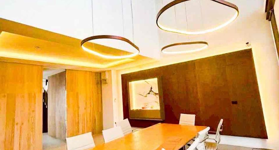For rent 3 bedrooms house in Phra Khanong, Bangkok