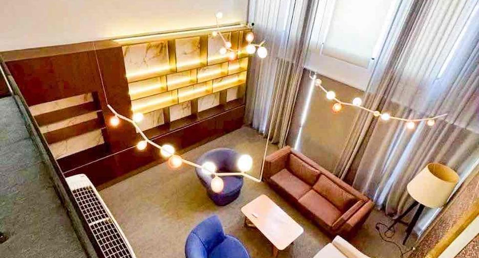 For rent 3 bedrooms house in Phra Khanong, Bangkok