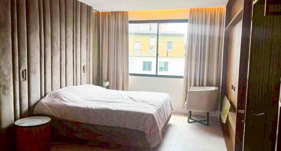 For rent 3 bedrooms house in Phra Khanong, Bangkok