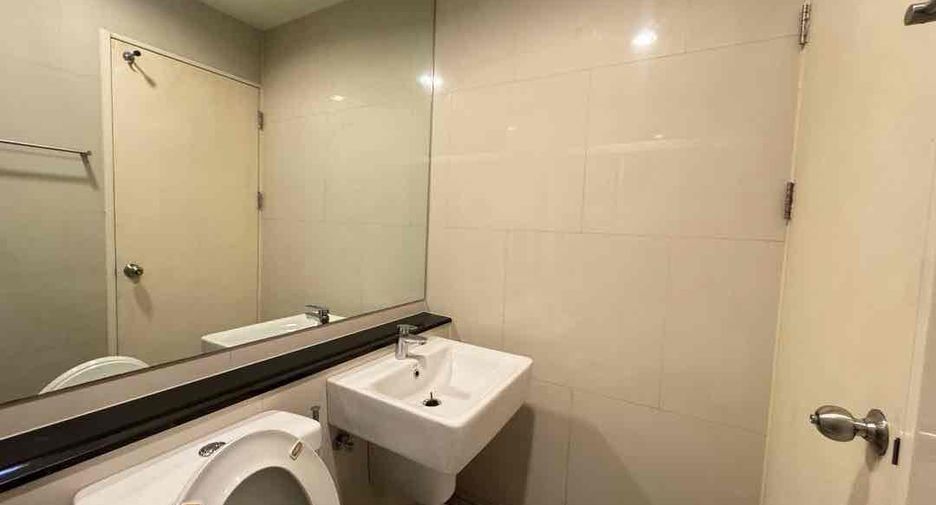 For rent 3 bedrooms house in Phra Khanong, Bangkok
